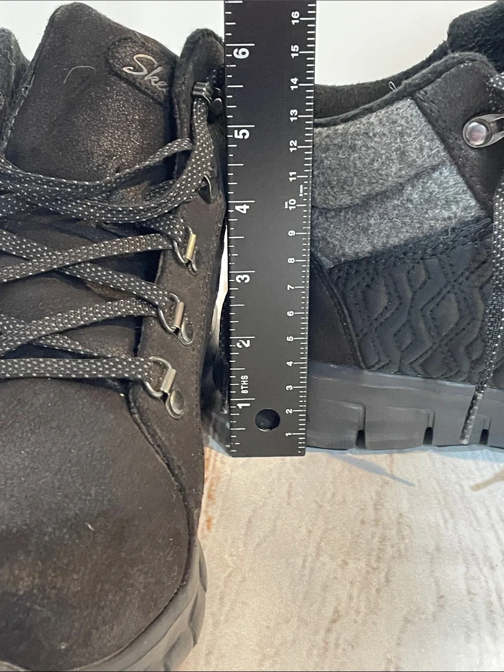 Skechers Black Ankle Hiker Boots 8 Women’s Lace Up Faux Fur lining Outdoor